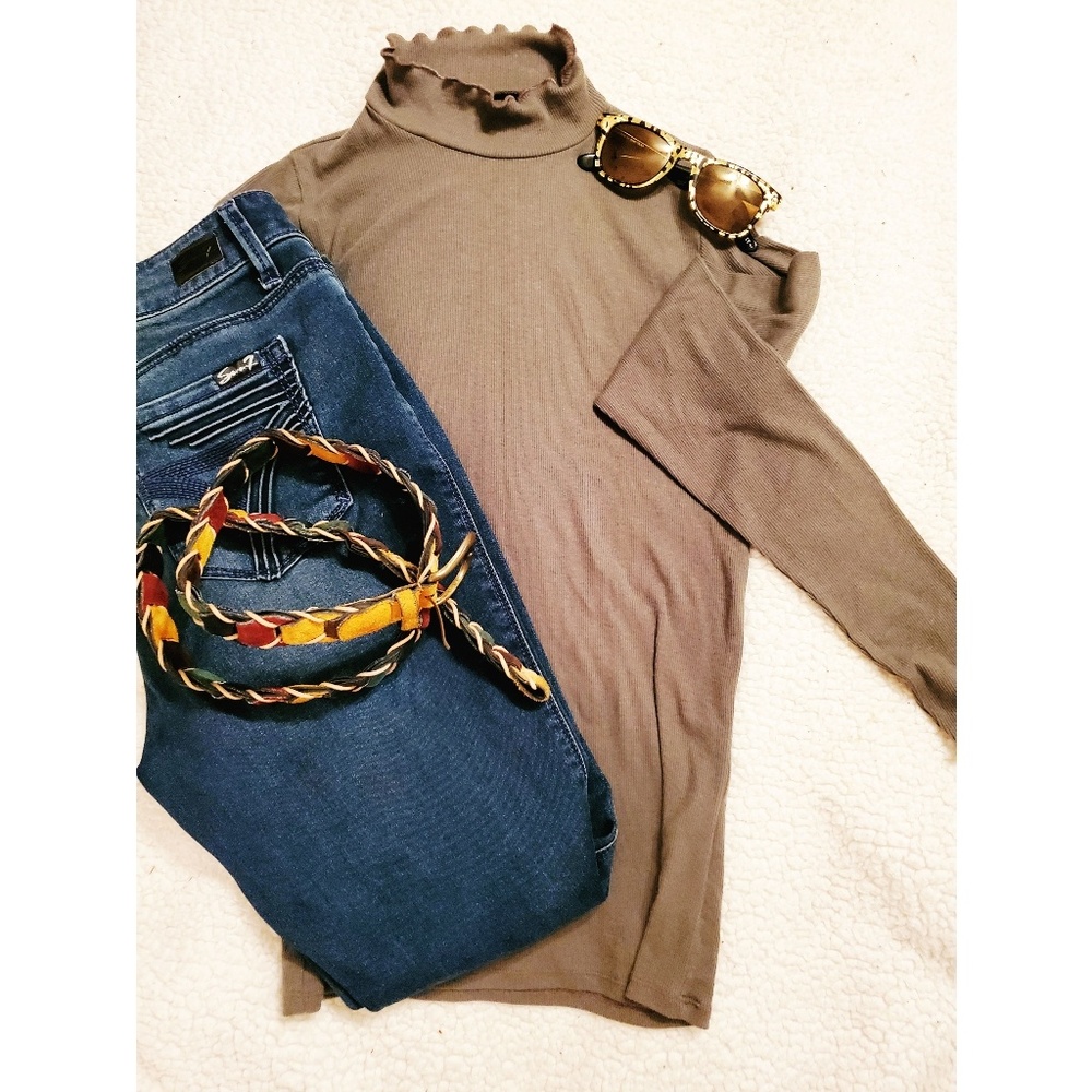 LAST CHANCE Hollister| Women's Slim Tee TurtleNeck